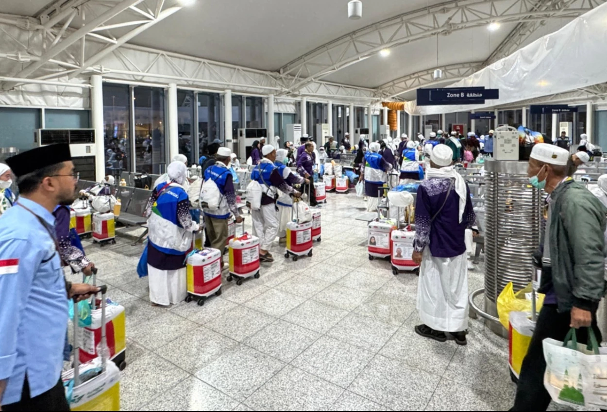 Kloter terakhir jemaah haji ri telah terbang ke tanah air
