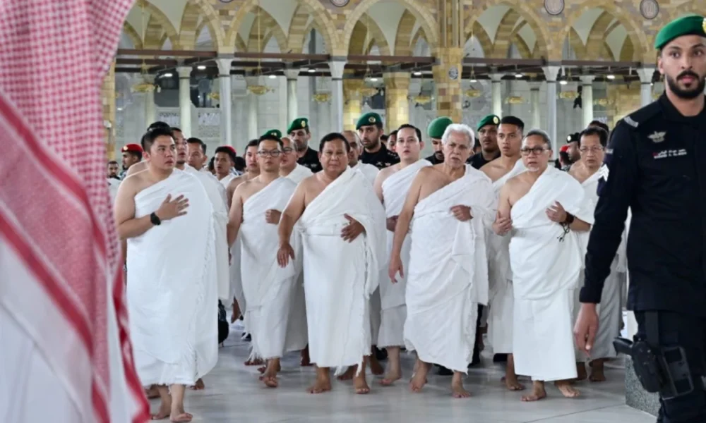 Di Sela Kunjungan ke Arab Saudi, Prabowo Laksanakan Ibadah Umrah