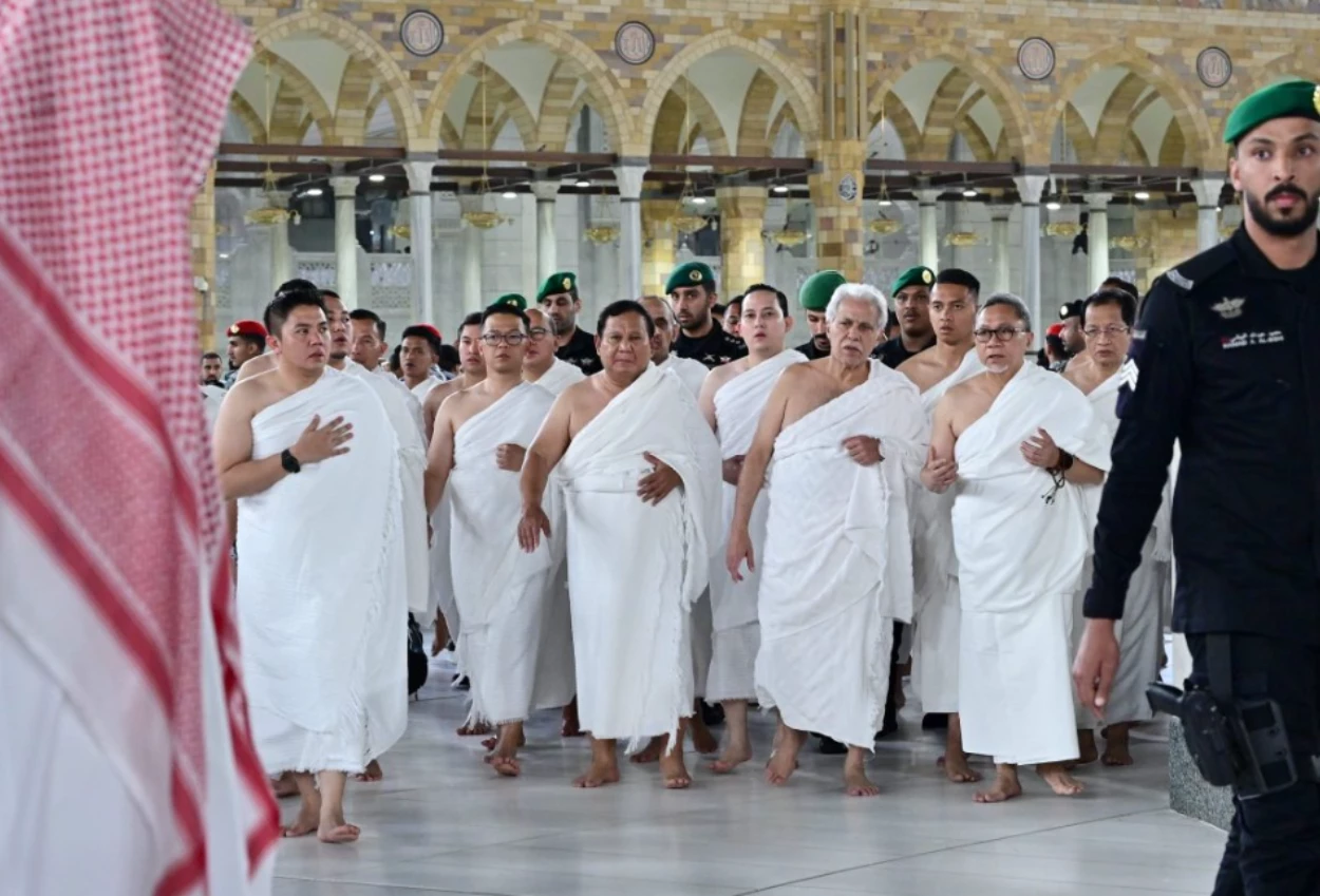 Di Sela Kunjungan ke Arab Saudi, Prabowo Laksanakan Ibadah Umrah