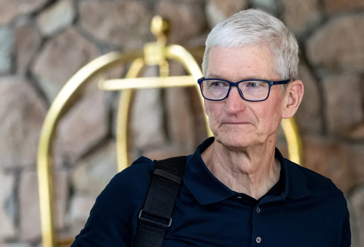 Apple Ketinggalan soal AI, CEO Tim Cook Diminta Lepas Jabatan