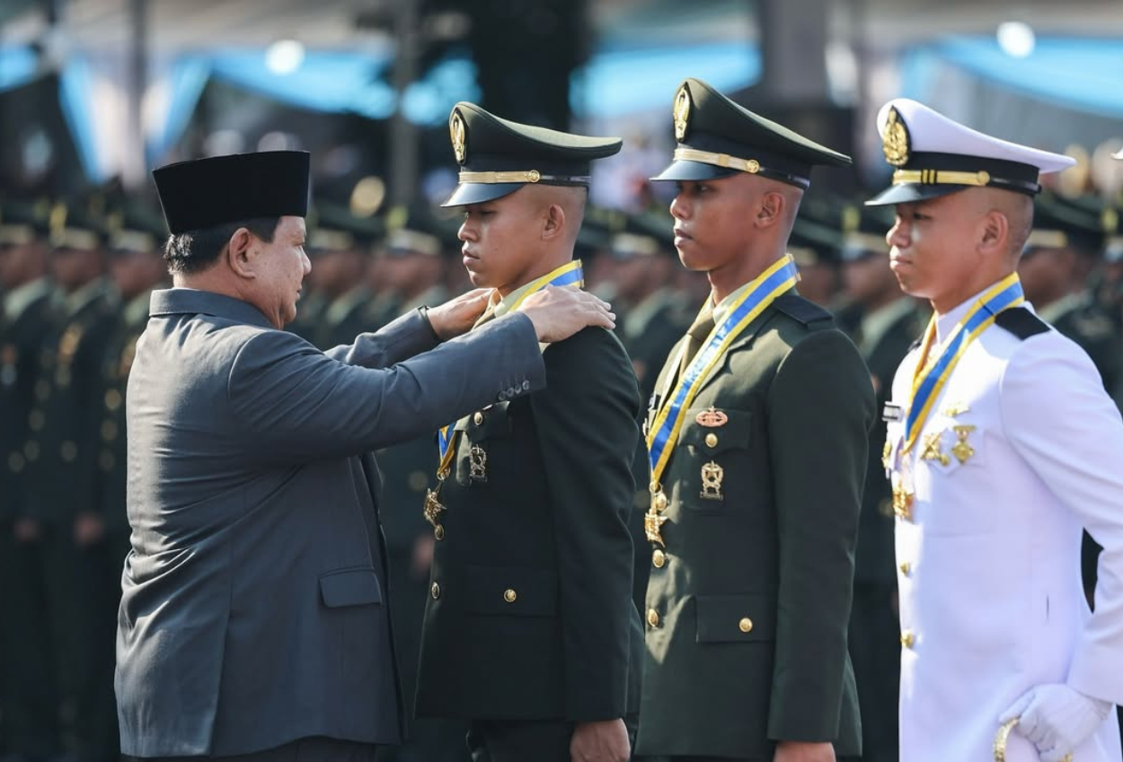 Lantik 2.000 Perwira TNI dan Polri, Prabowo: Berbaktilah dengan Sebaik-baiknya