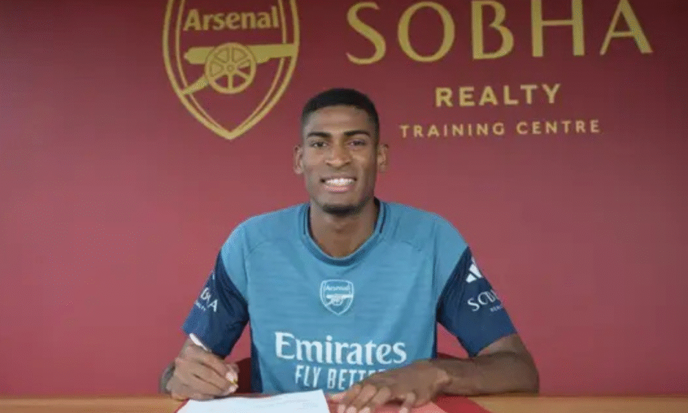 Bek Muda Cristhian Mosquera Resmi Gabung Arsenal