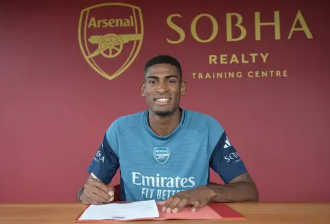 Bek Muda Cristhian Mosquera Resmi Gabung Arsenal