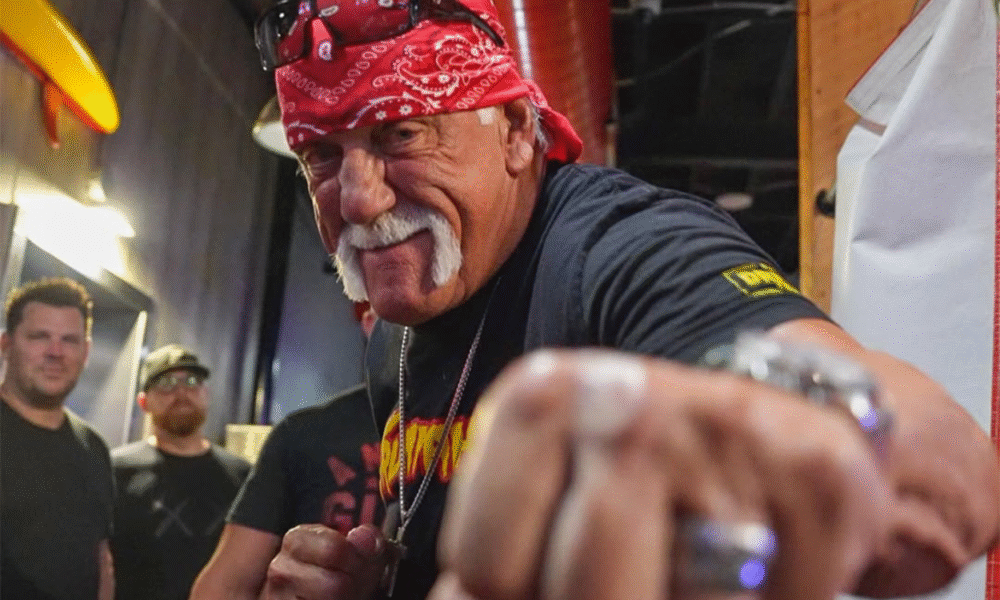 Pegulat Legendaris WWE Hulk Hogan Meninggal Dunia