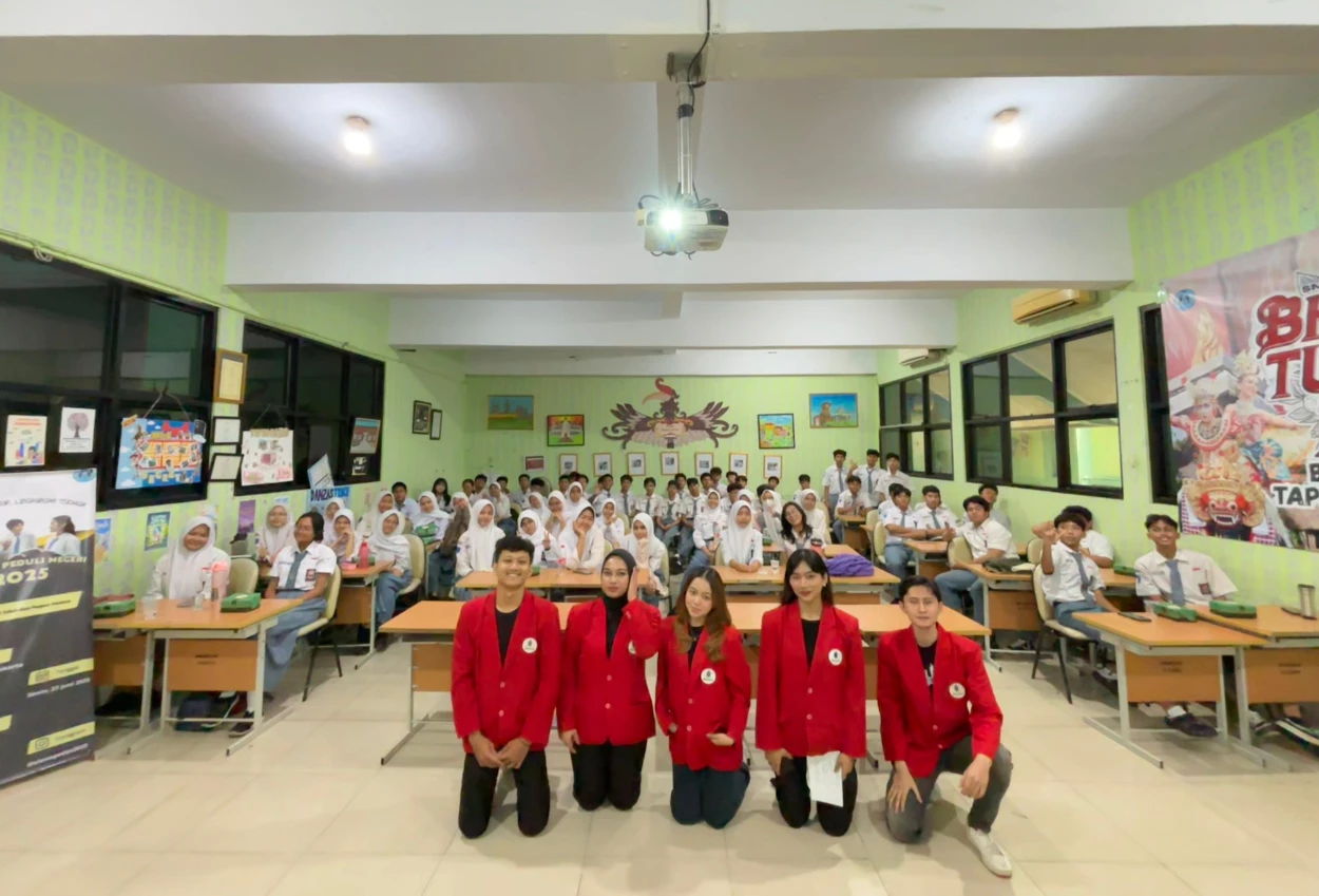 Mahasiswa universitas mercu buana beri pemahaman tentang etika dan moral dalam kuliah peduli negeri di sman 63 jakarta