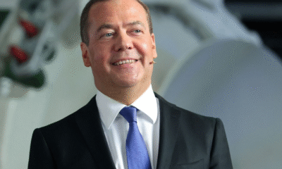 Mantan presiden rusia dmitry medvedev