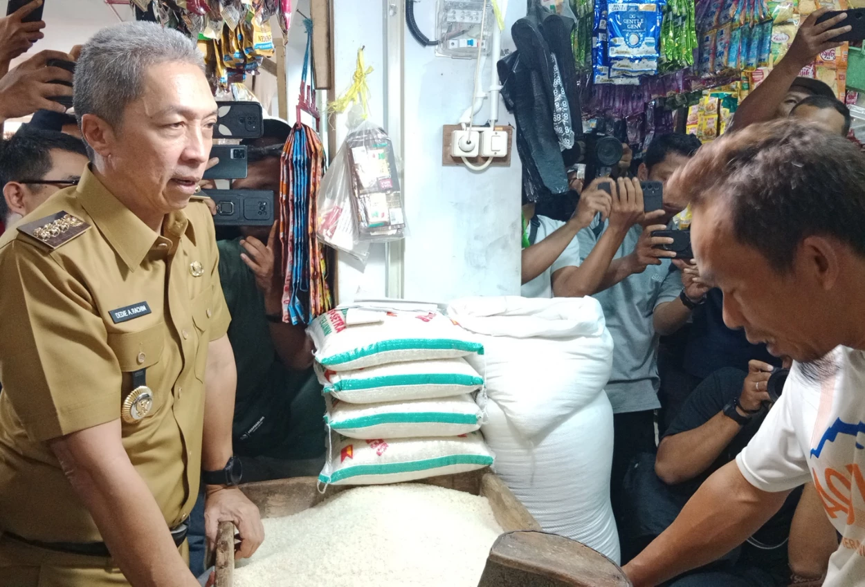 Marak beredar beras oplosan, wali kota bogor sidak pasar gembrong sukasari