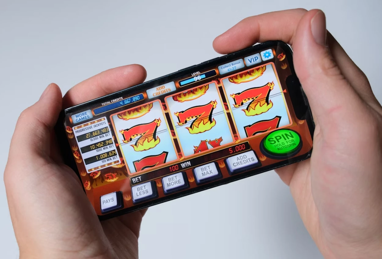 Mengapa orang terjebak judi online pengamat bongkar faktanya