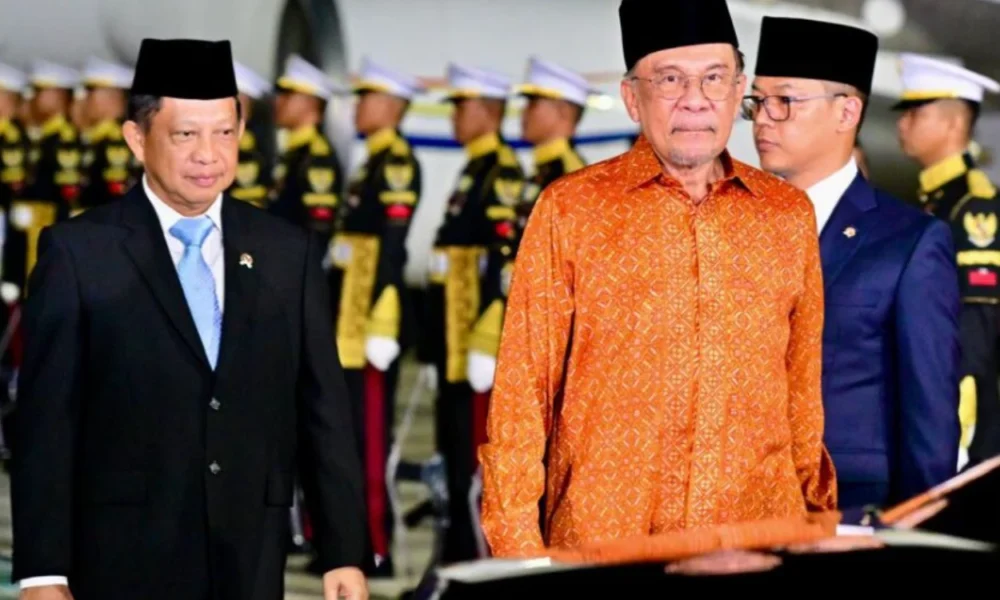 Pm anwar ibrahim kunjungi indonesia di tengah desakan mundur dari warga malaysia