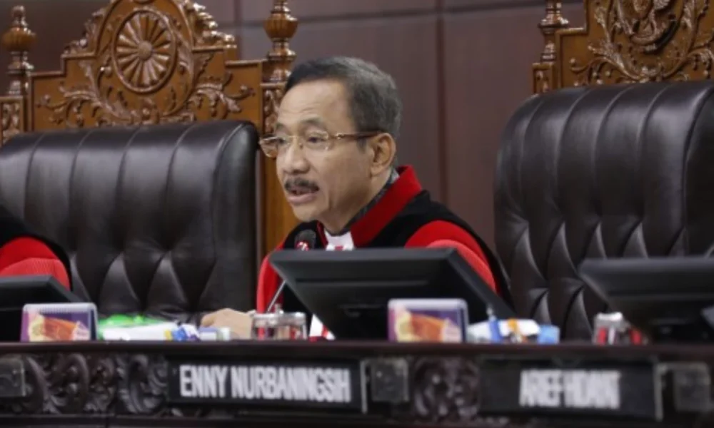 Polri dan kpk kompak minta mk tunda sidang uji materi uu tipikor