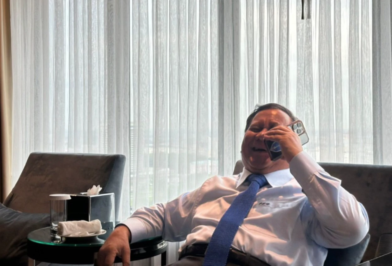 Potret tawa lebar prabowo usai sepakat dengan donald trump soal tarif impor