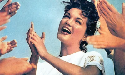 Profil connie francis, legenda terkenal lewat lagu pretty little baby