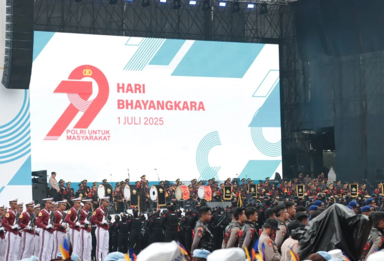 Rayakan hut bhayangkara ke 79, ribuan warga padati kawasan monas