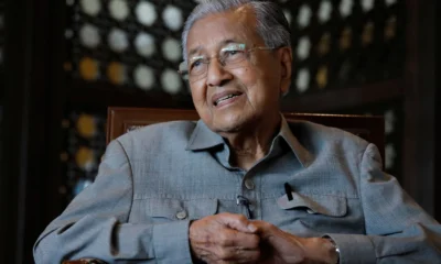 Rayakan ulang tahun dengan bersepeda, eks pm malaysia dilarikan ke rumah sakit karena kelelahan