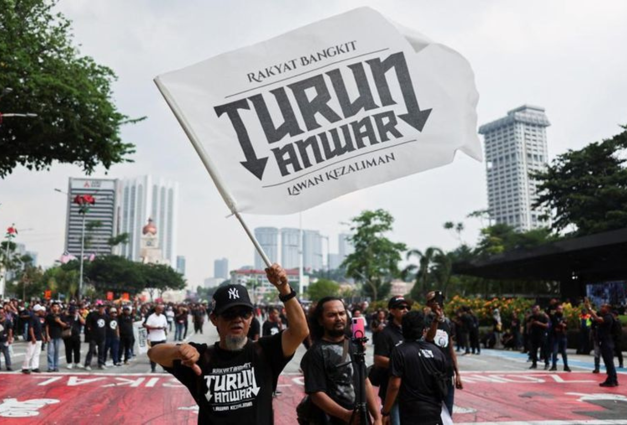 Ribuan warga malaysia demo di kuala lumpur, desak anwar ibrahim mundur