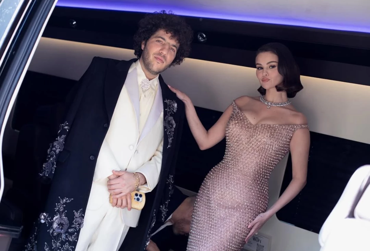 Selena gomez dan benny blanco dikabarkan menikah september 2025