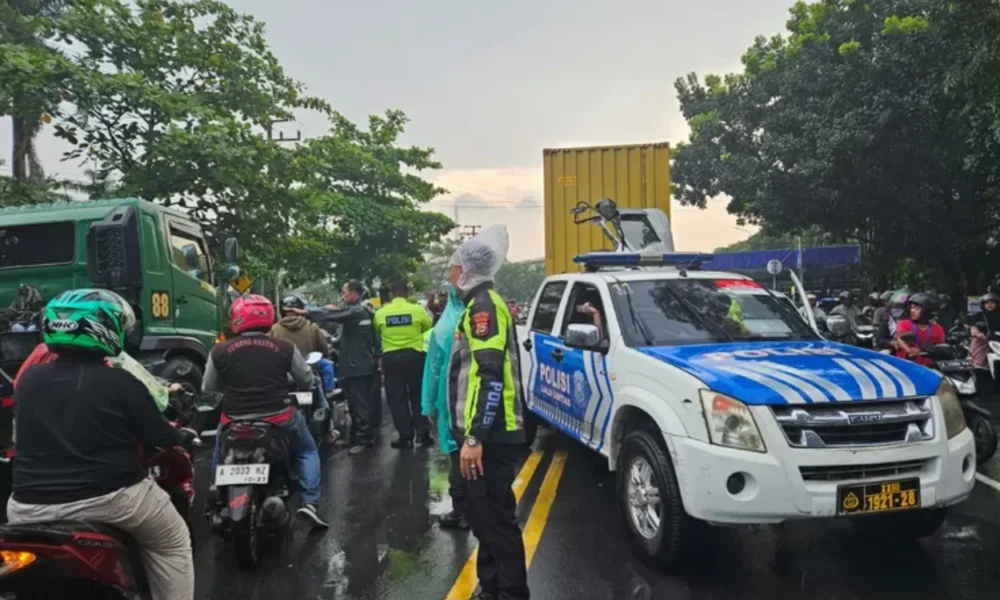 Tabrakan maut dua truk tronton di serang, sopir asal lebak dikabarkan tewas