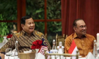 Tiba di Indonesia, PM Anwar Ibrahim Disambut Prabowo dengan Makan Malam di Kediamannya