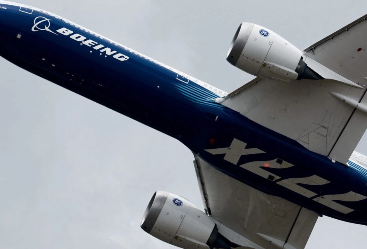 Trump sebut indonesia akan borong 50 pesawat buatan amerika boeing 777