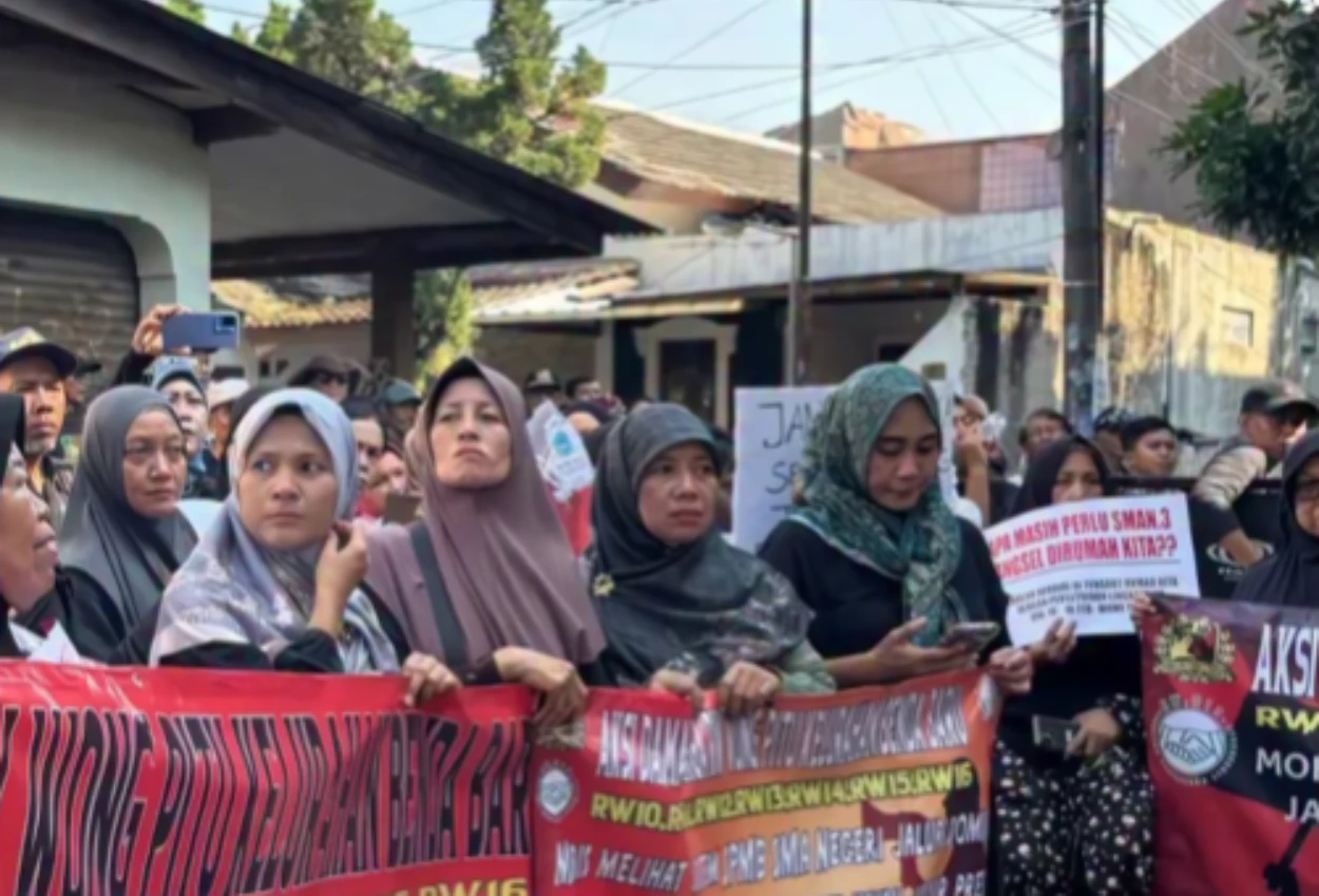 Warga tangsel demo di sman 3, protes hasil spmb jalur domisili