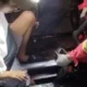 Wisatawan asal sulawesi terperosok di rel kereta alun alun bogor saat cari makan