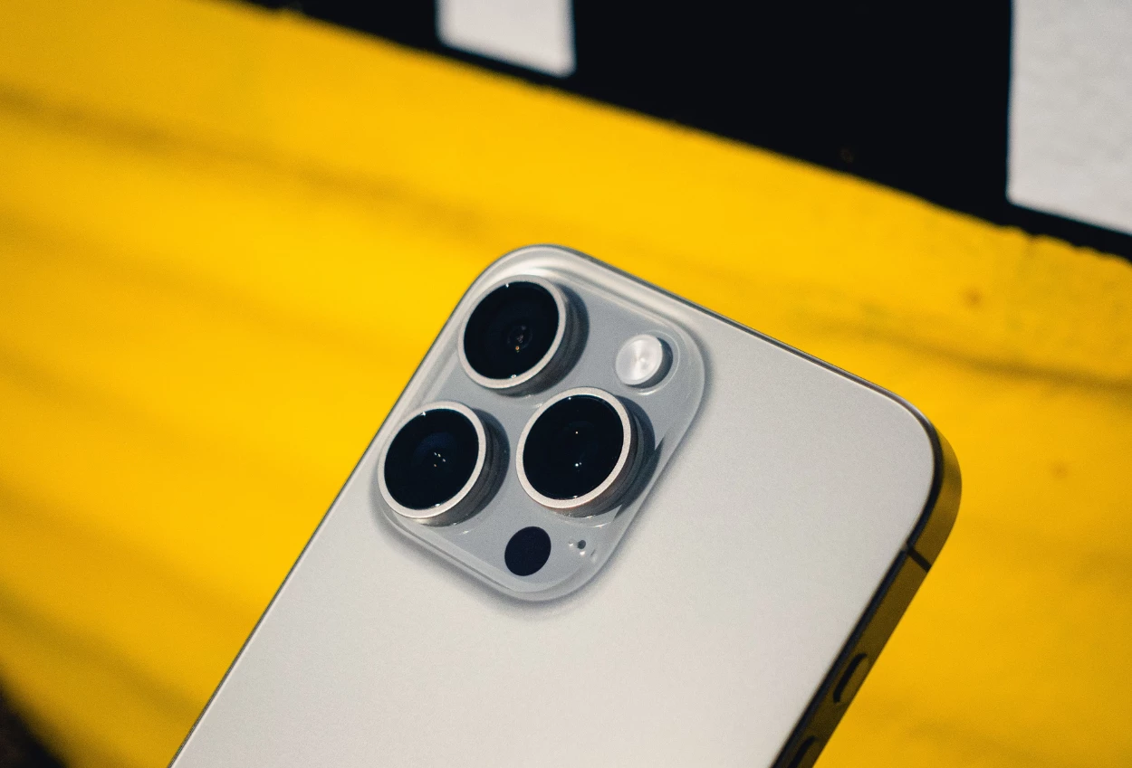Iphone 17 pro dikabarkan hadir dengan 8x optical zoom dan tombol kamera baru