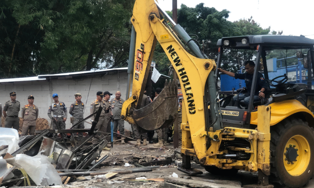 11 bangunan liar di bogor timur dibongkar satpol pp