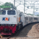 12 perjalanan kereta api dari pasar senen berhenti luar biasa di jatinegara hari ini