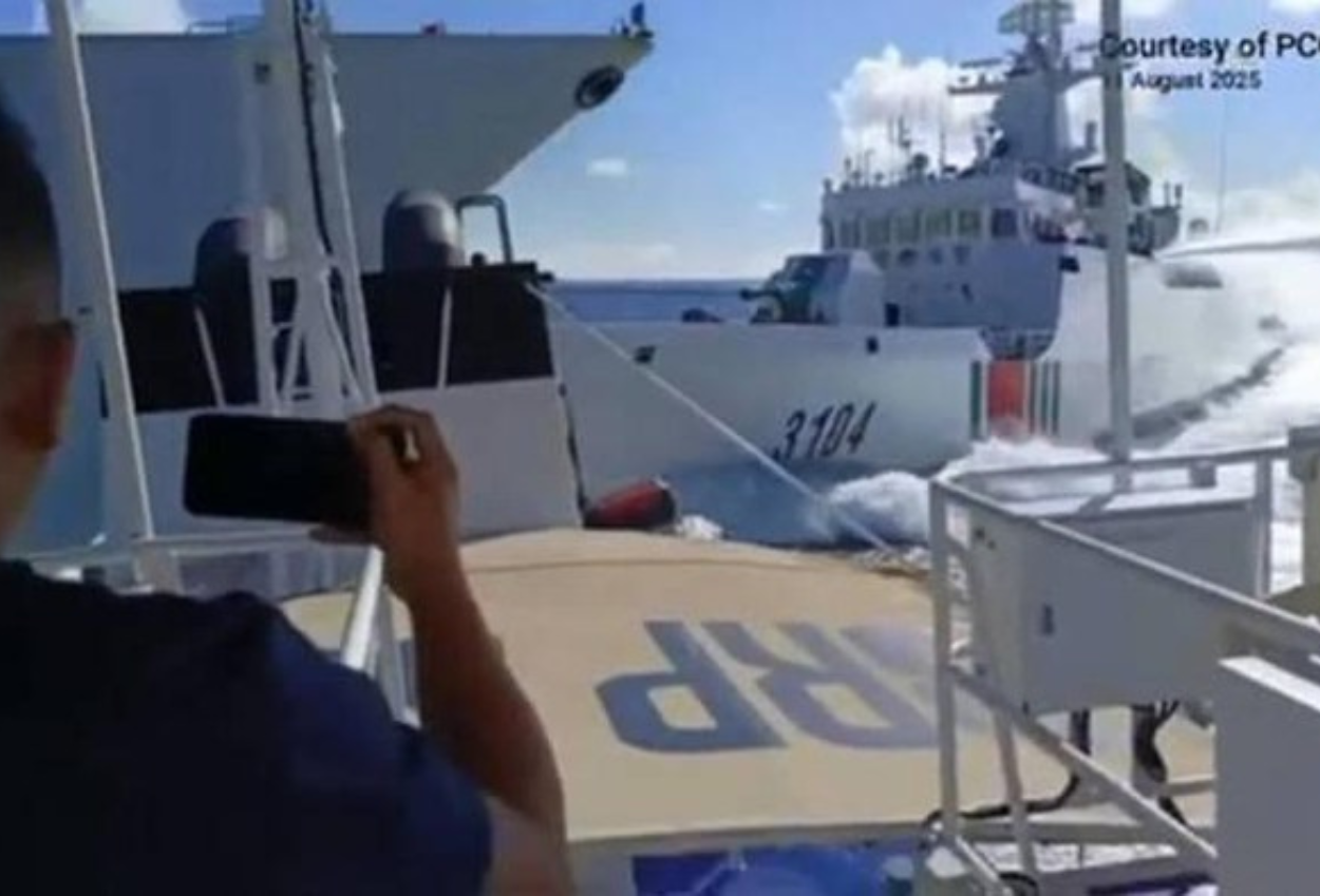 2 kapal milik china tabrakan saat kejar kapal patroli filipina