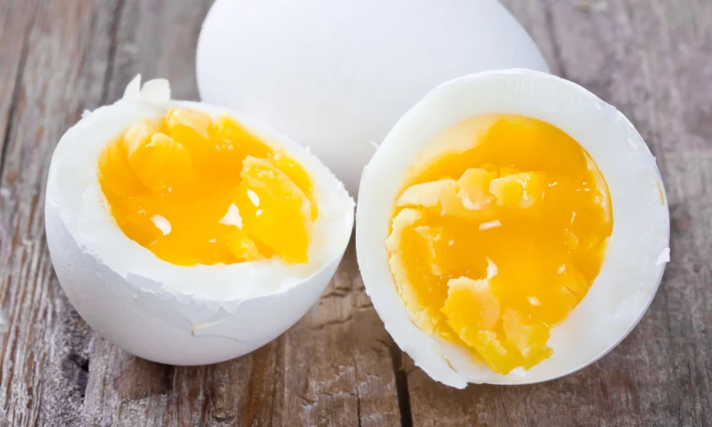 4 manfaat telur setengah matang dan cara konsumsinya yang aman