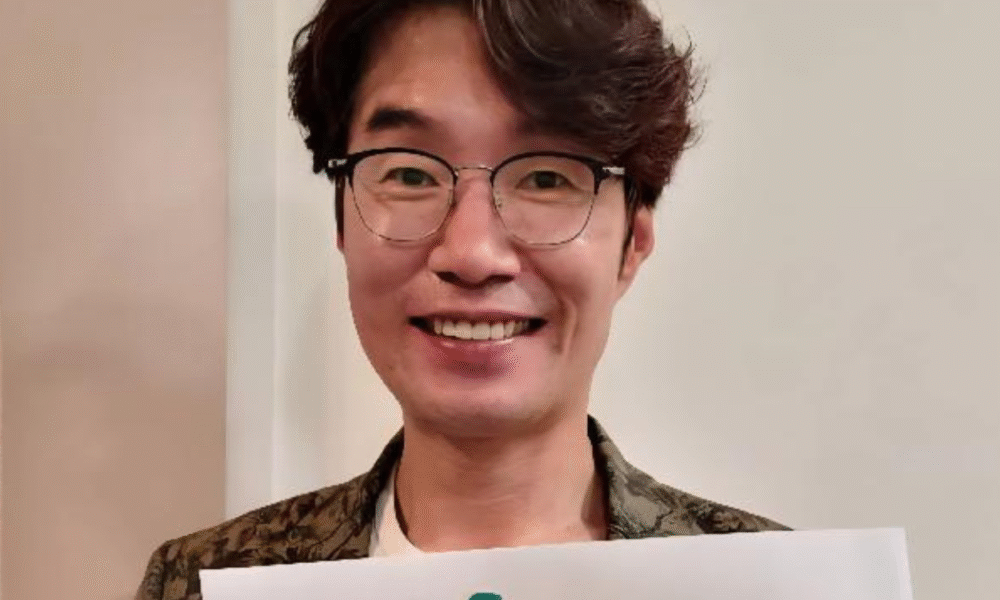 Aktor korea song young kyu ditemukan meninggal dunia di dalam mobilnya