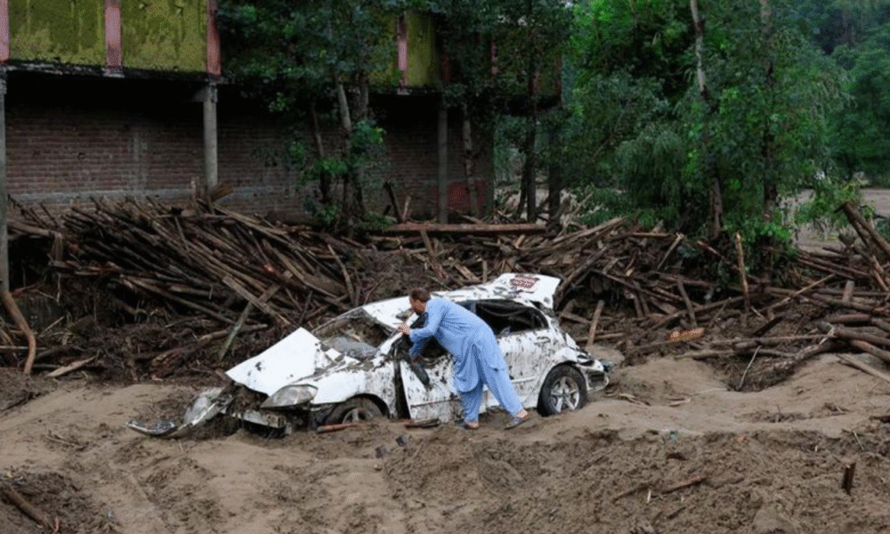 Banjir bandang terjang pakistan, 356 orang tewas