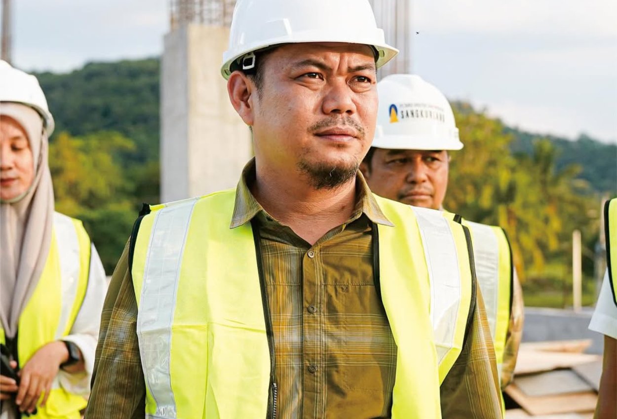 Breaking news! sempat bantah kena ott, bupati kolaka timur kini resmi ditangkap kpk