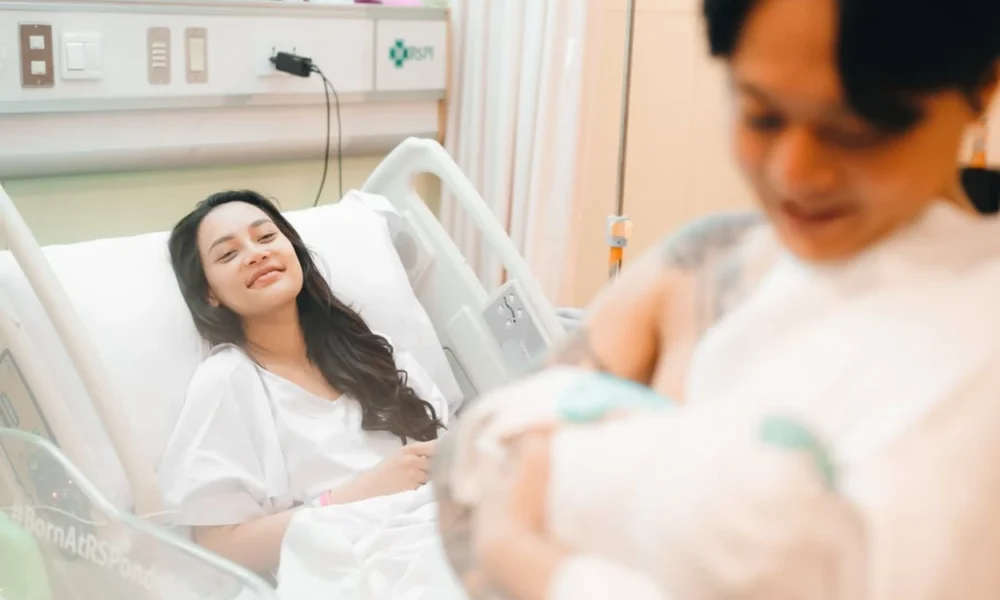 Bukan ayah kandung, nama raxy dari dj bravy disematkan ke anak erika carlina
