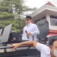 Bupati pati dilempar sandal oleh warga saat minta maaf terkait kenaikan pbb