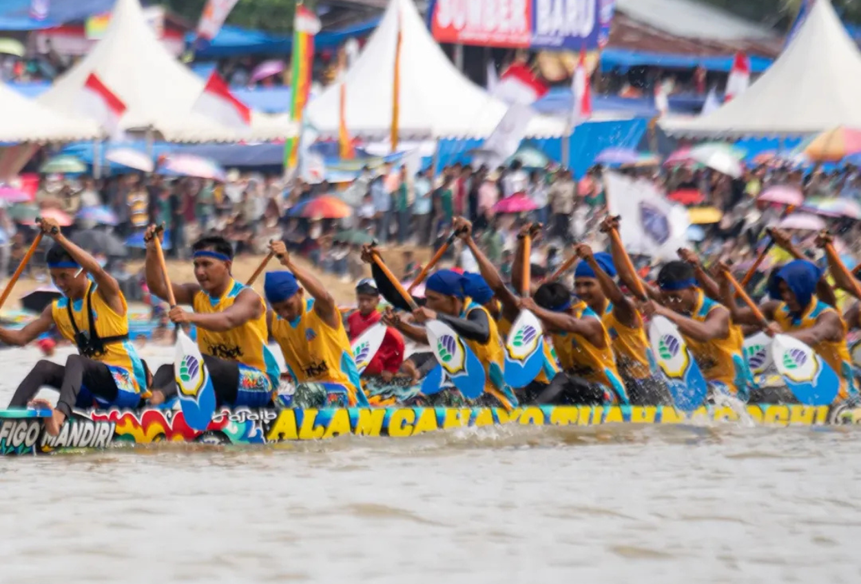 Bupati patok harga tiket pacu jalur rp40 ribu kalau minta lebih berarti pungli, laporkan!