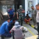 Damkar evakuasi anjing liar usai gigit anak kecil di alun alun pondok aren