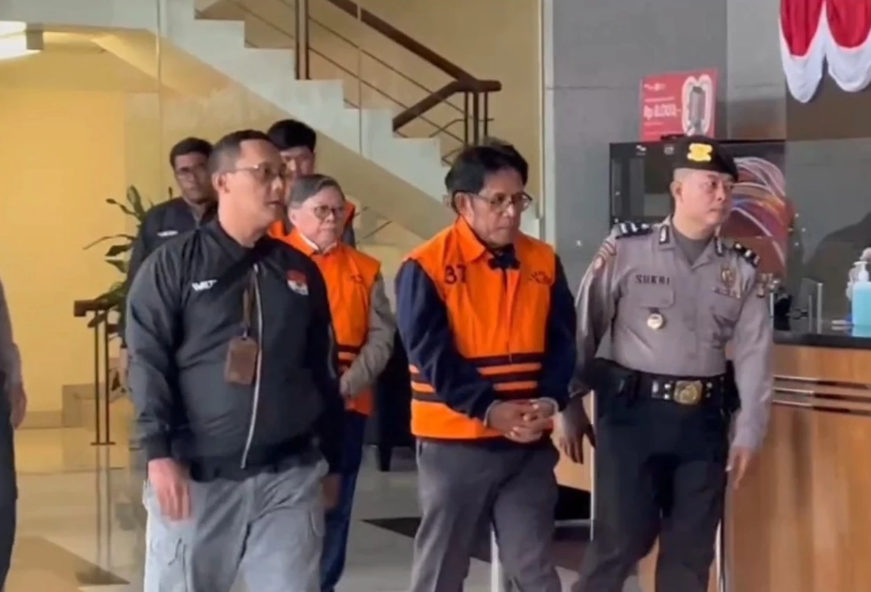 Dirut pt inhutani v terjaring ott kpk bersama dua tersangka lain