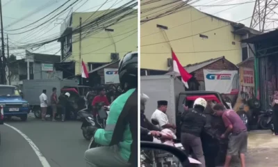 Dua mobil terlibat adu banteng di jombang, seorang sopir terjepit