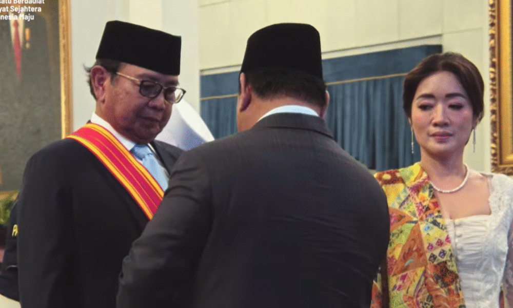 Eks terpidana korupsi, burhanuddin abdullah terima bintang mahaputera dari prabowo