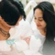 Erika carlina mood swing usai lahiran, tak ingin banyak dijenguk
