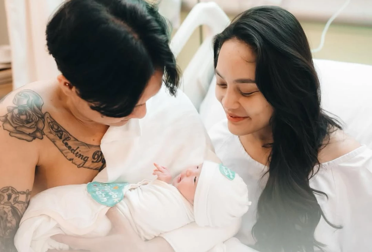 Erika carlina mood swing usai lahiran, tak ingin banyak dijenguk