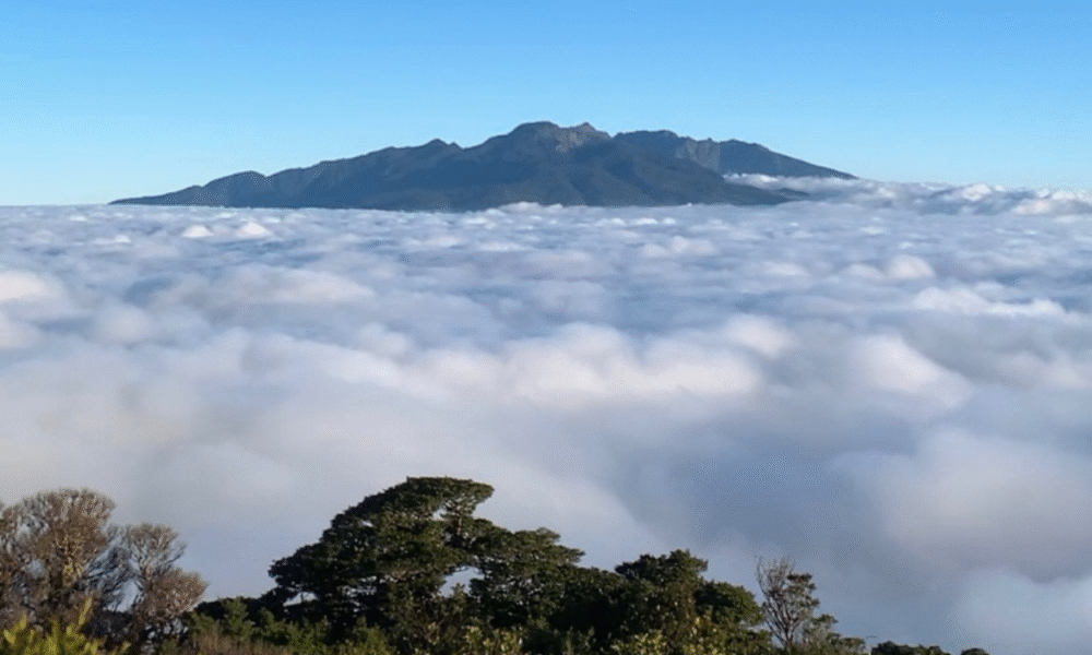 Hut ri di gunung bawakaraeng berujung duka, 32 pendaki alami hipotermia dan 1 tewas