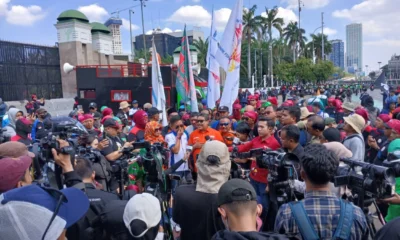 Jalan gedung dpr ditutup polisi imbas demo buruh hari ini