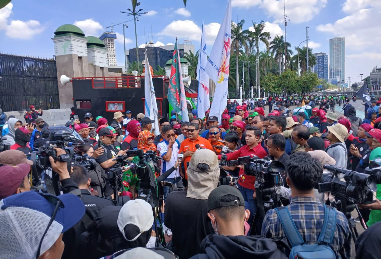 Jalan gedung dpr ditutup polisi imbas demo buruh hari ini