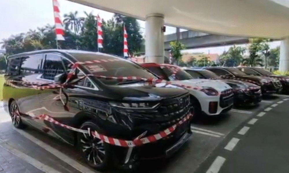 Kejagung sita lima mobil mewah dan sejumlah mata uang asing milik riza chalid