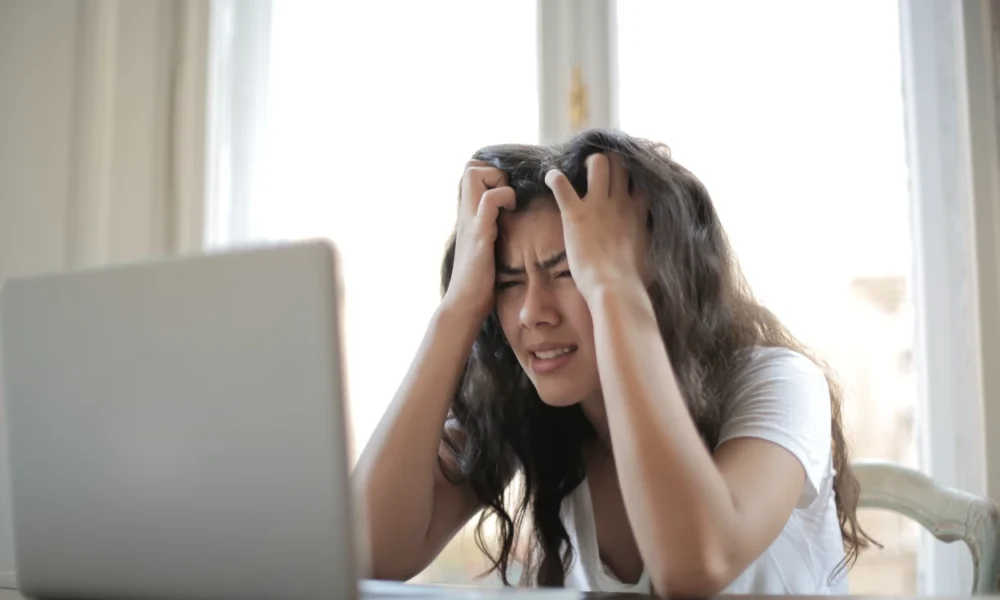 Kenali 6 perbedaan stres dan burnout agar tidak salah mengatasinya