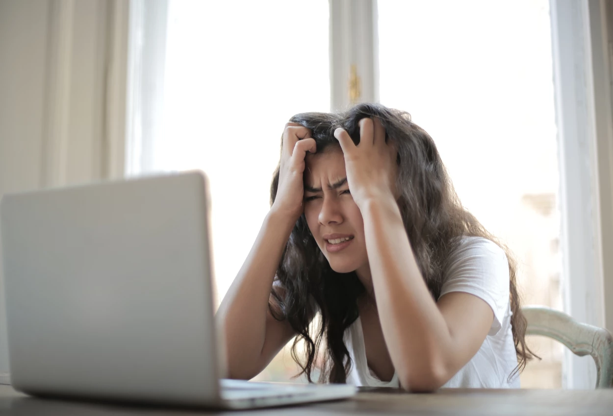 Kenali 6 perbedaan stres dan burnout agar tidak salah mengatasinya