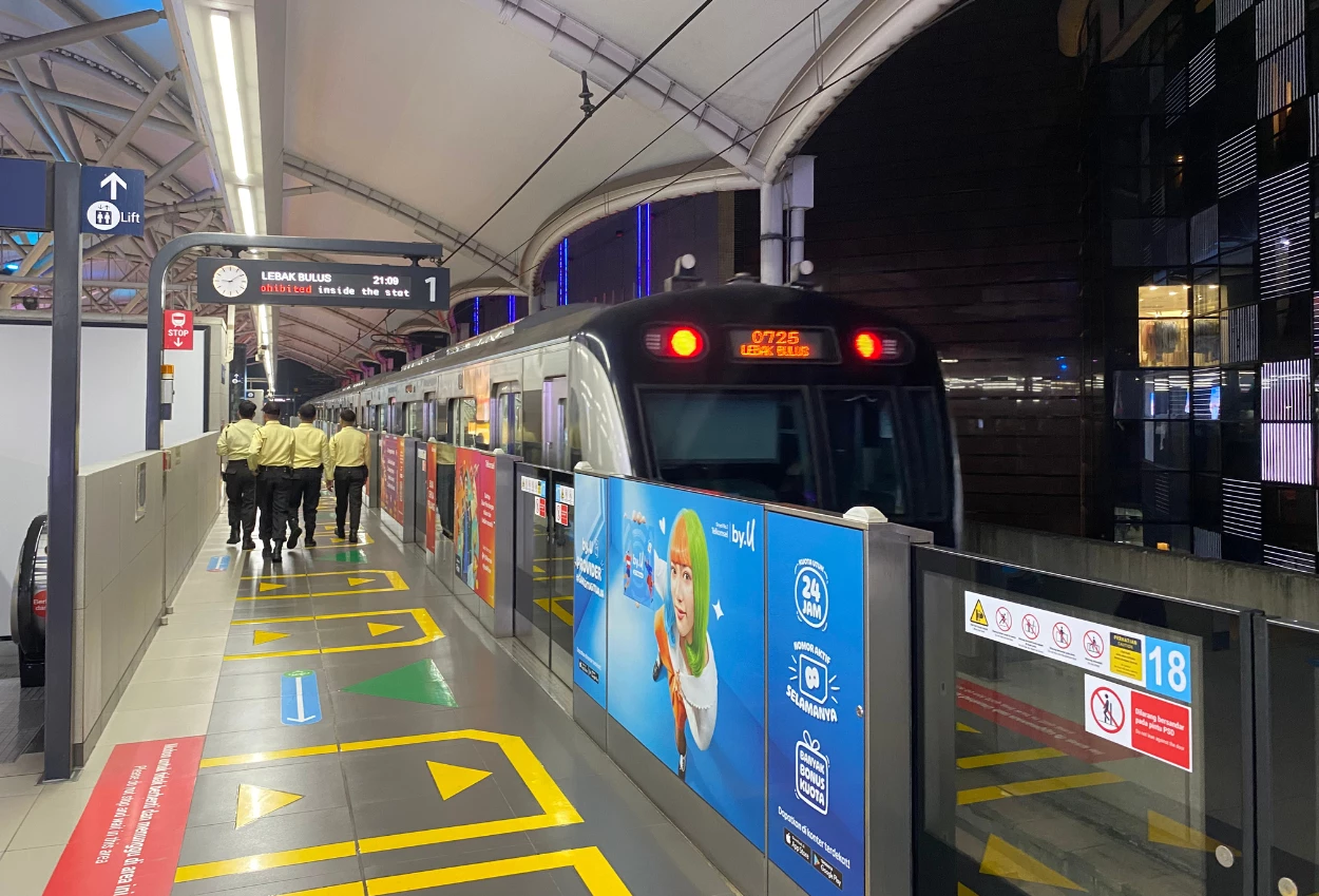 Mrt jakarta kembali beroperasi penuh dari lebak bulus ke bundaran hi