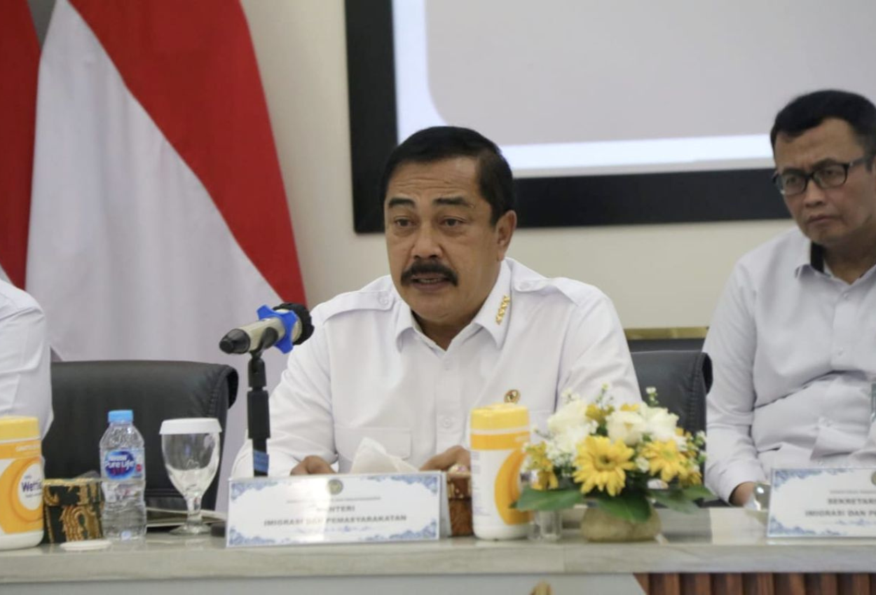 Menteri imipas yakin riza chalid masih di malaysia kita monitor